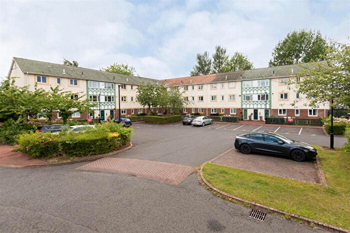 2 Bedroom Flat To Rent In Shawdon Close, Westerhope, NE5