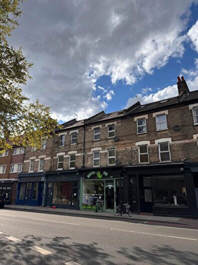 1 Bedroom Flat To Rent In Battersea Park Road, Battersea, SW11