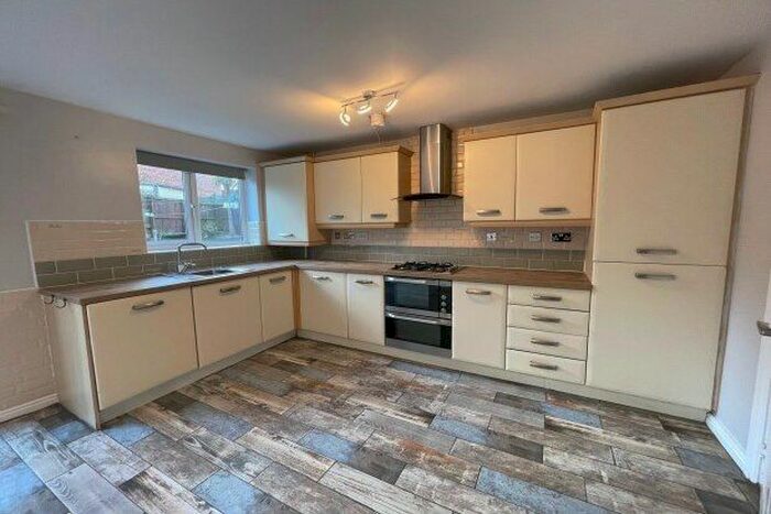 4 Bedroom Property To Rent In Toll Hill Court, Castleford, WF10