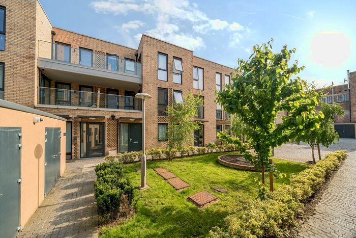 1 Bedroom Flat To Rent In Kempton Road, London, E6