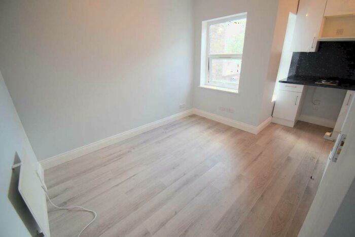 Studio To Rent In Kingsland Road, London, E8