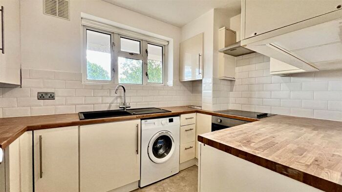 4 Bedroom Flat To Rent In The Mall, Boston Manor Road, Brentford, TW8