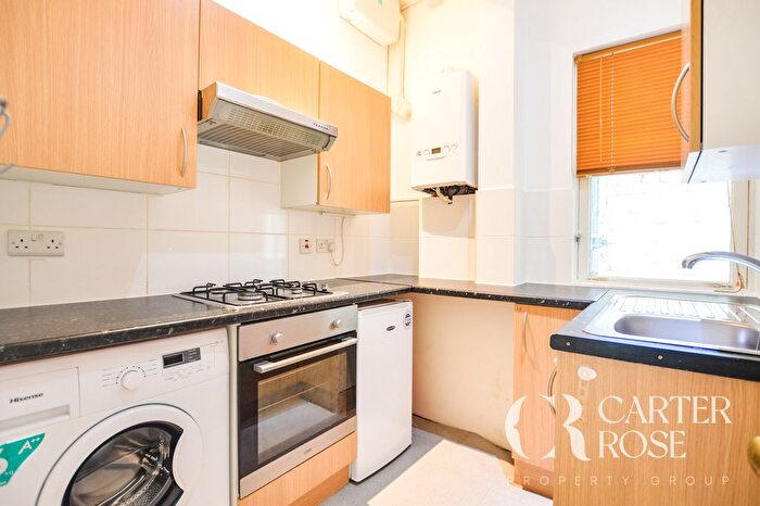 2 Bedroom Flat To Rent In Gleneldon Road, Streatham, SW16