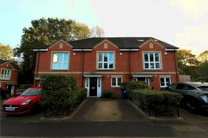 3 Bedroom Terraced House To Rent In Pendlewood Close, Ealing, W5