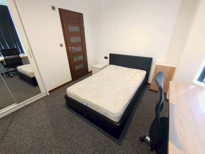 5 Bedroom Terraced House To Rent In Bradfield Street, L7