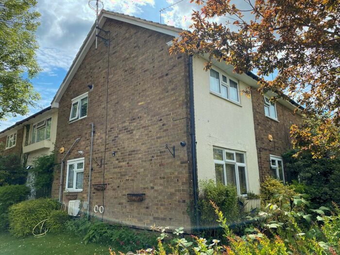 2 Bedroom Flat To Rent In Great Gregorie, Basildon, SS16