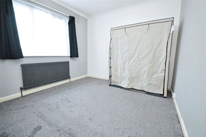 2 Bedroom Flat To Rent In High Street, Whitton, Twickenham, TW2