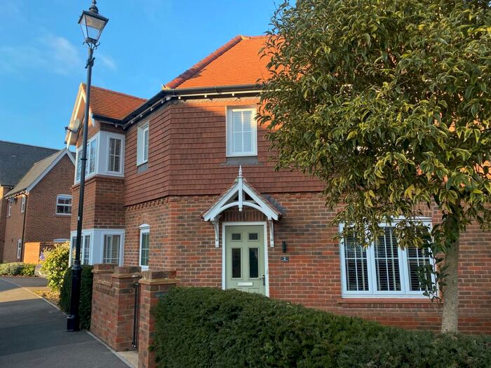 3 Bedroom Semi-Detached House To Rent In Dovecote Way, Chineham, Basingstoke, RG24