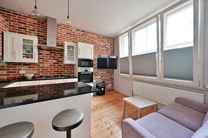 2 Bedroom Flat To Rent In Lower Richmond Road, Putney, London, SW15