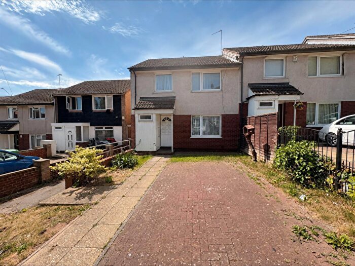 3 Bedroom Semi-Detached House To Rent In Hungerhill Road, Nottingham, NG3