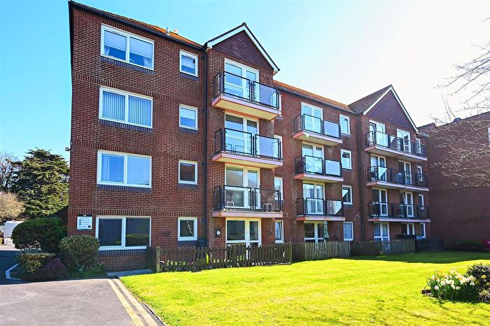 2 Bedroom Flat For Sale In Brookfield Road, Bexhill-On-Sea, TN40