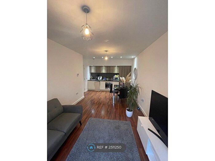 2 Bedroom Flat To Rent In Clovelly Court, West Drayton, UB7