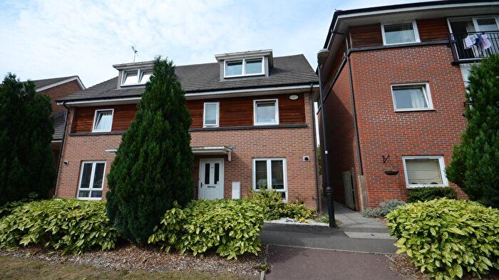 3 Bedroom Town House To Rent In Meadow Way, Caversham, Caversham, RG4