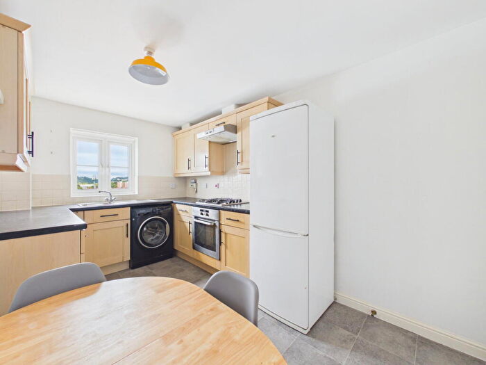 2 Bedroom Flat For Sale In Hedgers Close, Ashton, Bristol, BS3