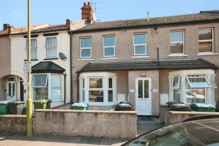 1 Bedroom Flat For Sale In Queens Avenue, Watford, WD18