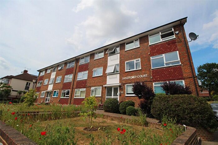 2 Bedroom Flat For Sale In Bosworth Road, Barnet, EN5