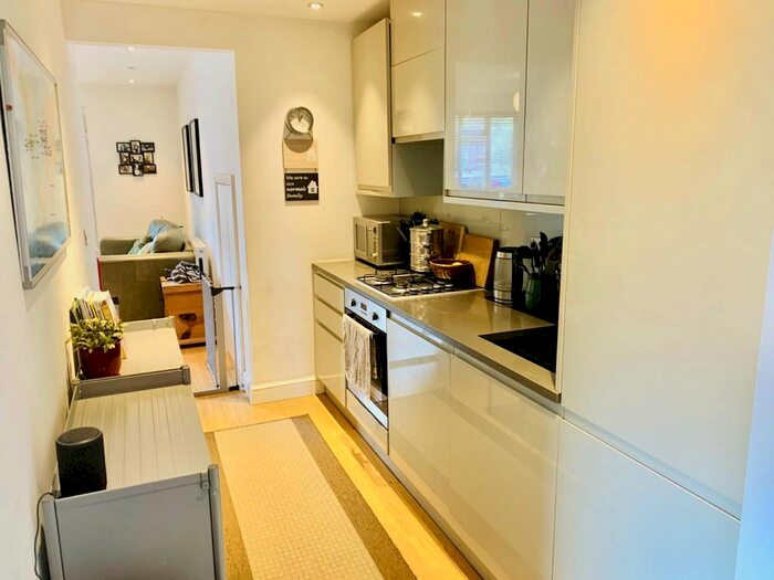 2 Bedroom Flat To Rent In Greenhill Parade, Great North Road, New Barnet, Barnet, EN5