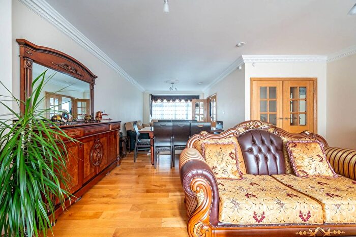 6 Bedroom Terraced House For Sale In Templeton Avenue, Chingford, London, E4