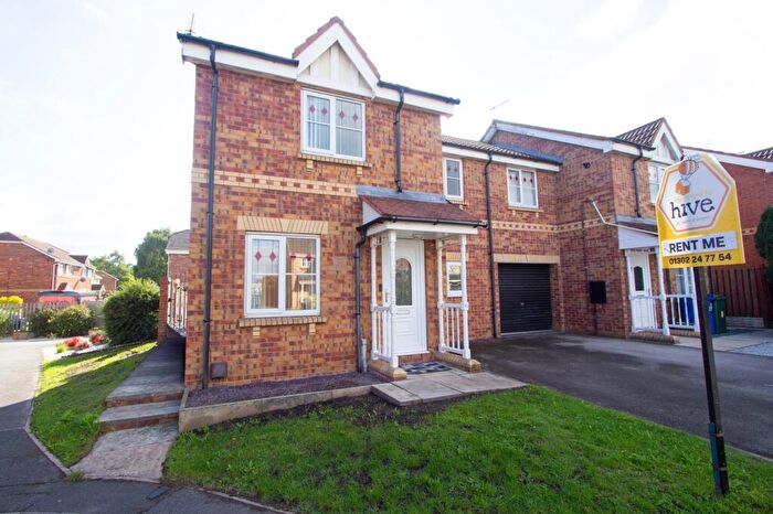 3 Bedroom Semi-Detached House To Rent In West End Court, Rossington, Doncaster, DN11