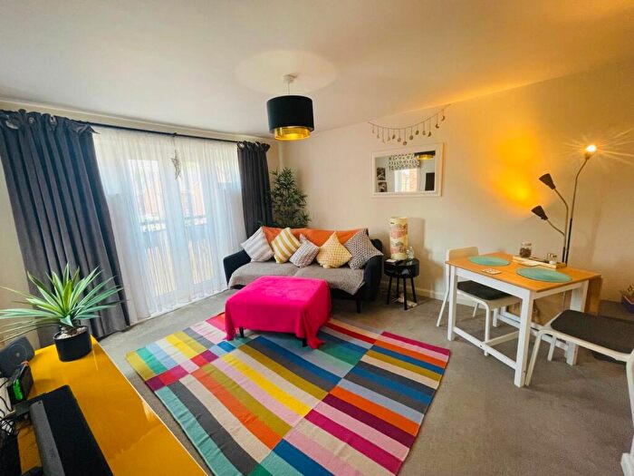 3 Bedroom Town House For Sale In The Pavilions, West Bromwich, B70