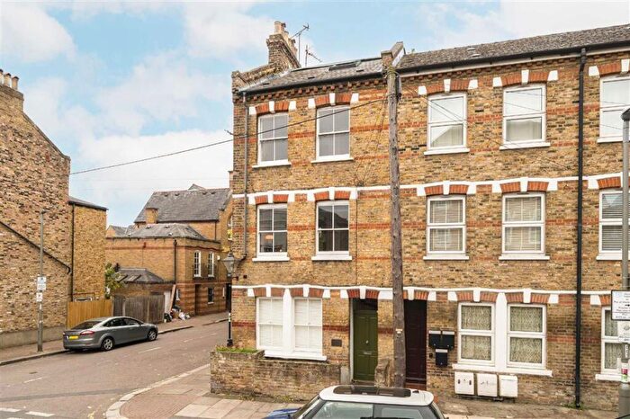1 Bedroom Flat To Rent In Vicarage Crescent, London, SW11