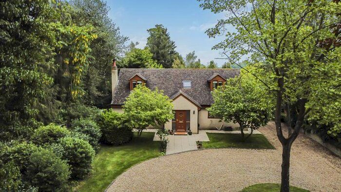 4 Bedroom Detached House For Sale In Bainton Road, Bucknell, OX27