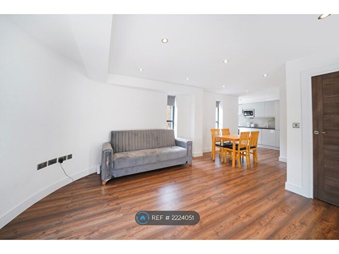 2 Bedroom Flat To Rent In Wimbledon, London, SW18