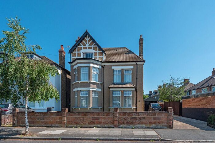 6 Bedroom Property For Sale In Wheathill Road, Birkbeck, London, SE20