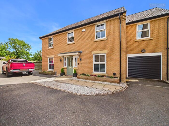 4 Bedroom Detached House For Sale In Penwald Court, Peakirk, Peterborough, PE6