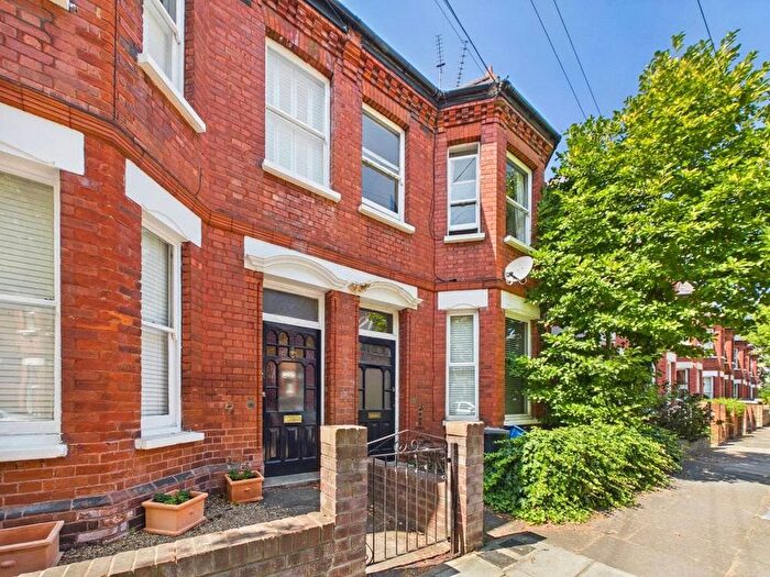 2 Bedroom Flat To Rent In Salisbury Road, Richmond, TW9
