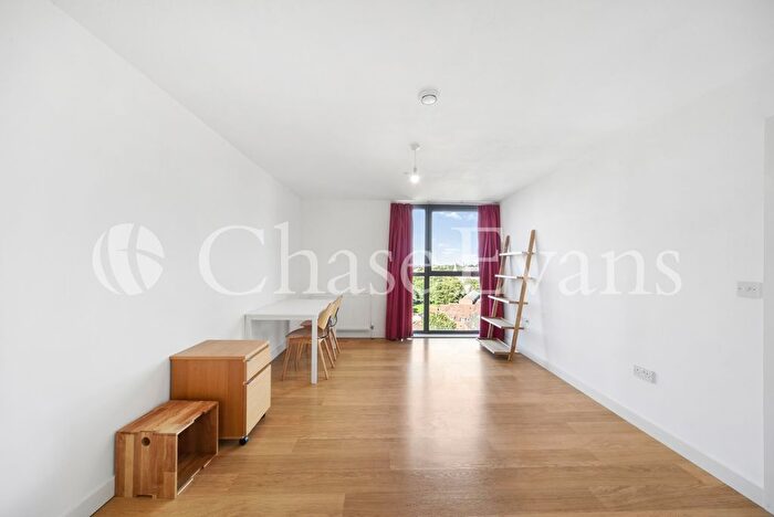 1 Bedroom Flat To Rent In York Way, King's Cross, London, N1C