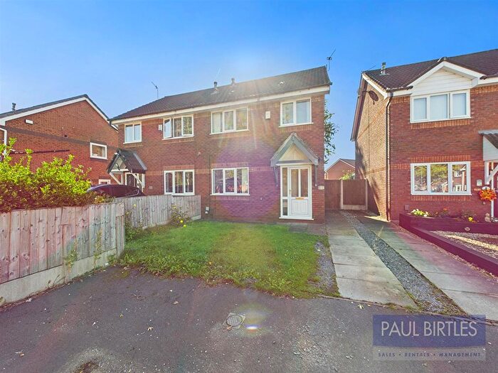 3 Bedroom Semi-Detached House For Sale In Ampney Close, Eccles, Manchester, M30