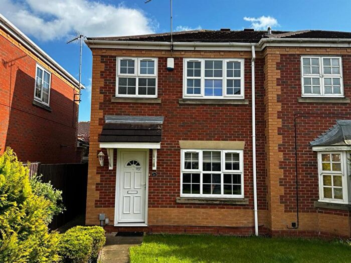 3 Bedroom Semi Detached House To Rent In Leafe Close, Beeston, Nottingham, NG9