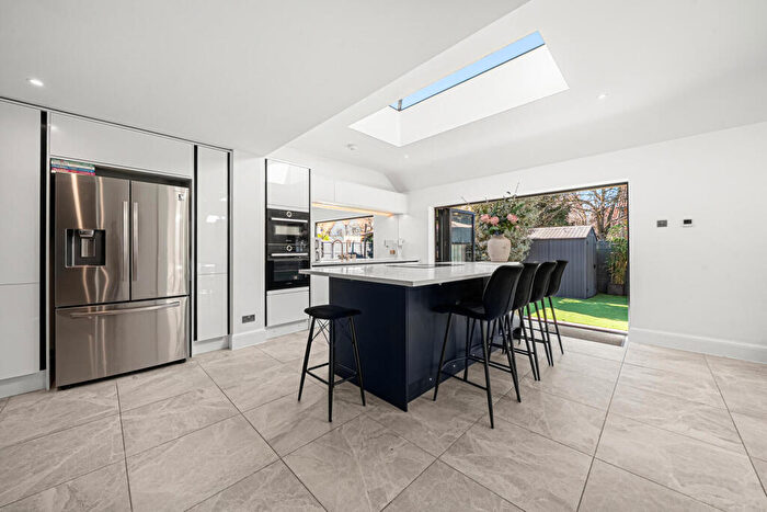 3 Bedroom House For Sale In Kaye Don Way, Weybridge, KT13