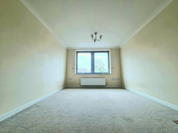 1 Bedroom Flat To Rent In Harwoods Road, Watford, WD18