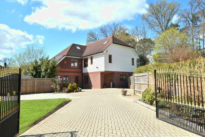 5 Bedroom Detached House To Rent In Farmhouse Close, Woking, Surrey, GU22