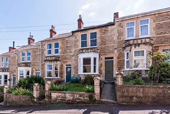 3 Bedroom Property To Rent In Solsbury Way, Bath, BA1