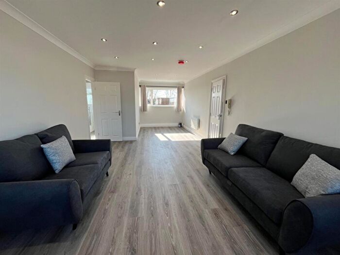 2 Bedroom Apartment To Rent In Park View Court, Roundhay, Leeds, LS8