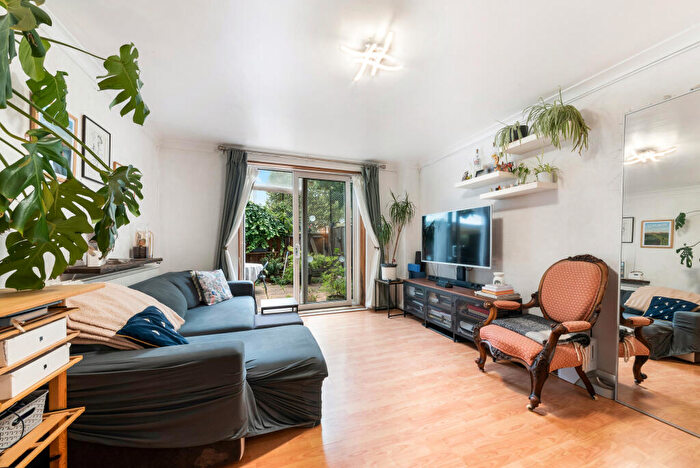 1 Bedroom Flat To Rent In Campbell Road, Bow, London, E3