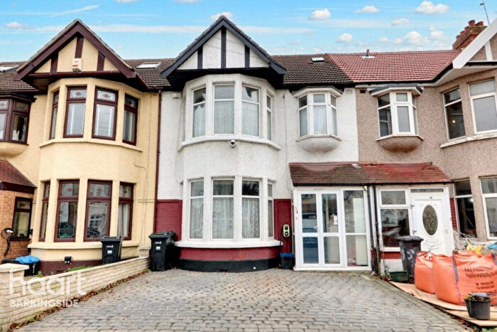 3 Bedroom Terraced House For Sale In Beechwood Gardens, Clayhall, IG5