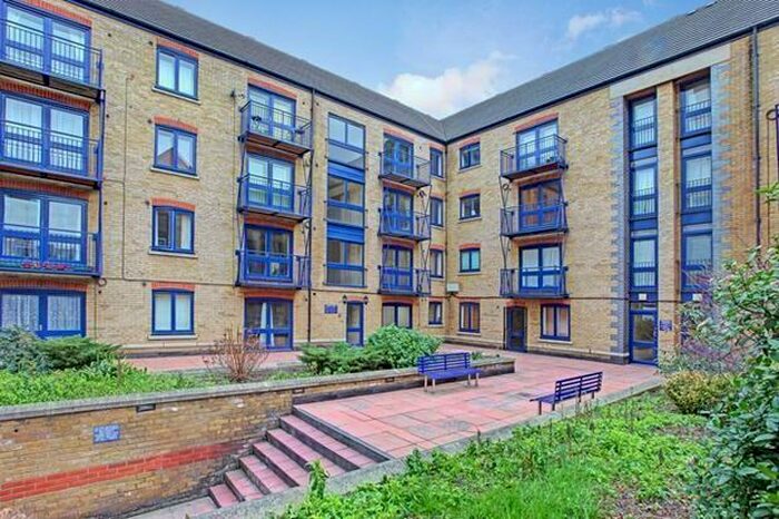 2 Bedroom Apartment To Rent In Peninsula Court, Limeharbour, Marsh Wall, Canary Wharf, Cross Harbour, London, E14