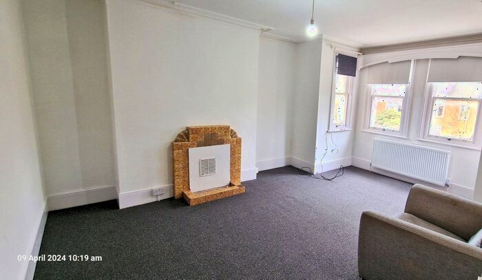 1 Bedroom Flat To Rent In Park View Court, Torrington Park, London, N12