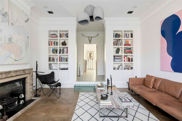 3 Bedroom Flat To Rent In Blenheim Crescent, Notting Hill, London, W11