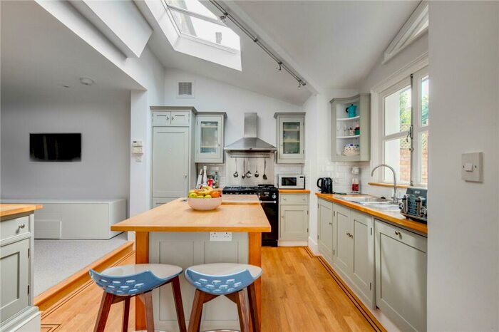 6 Bedroom Semi-Detached House To Rent In Granard Road, SW12