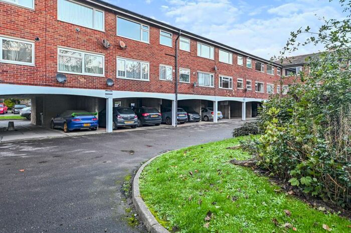 1 Bedroom Flat To Rent In Chidham Close, Havant, PO9