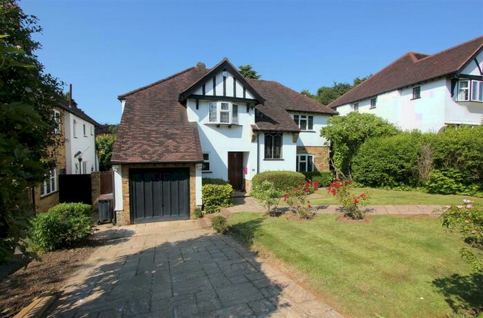 4 Bedroom Detached House To Rent In Glebe Hyrst, South Croydon, CR2