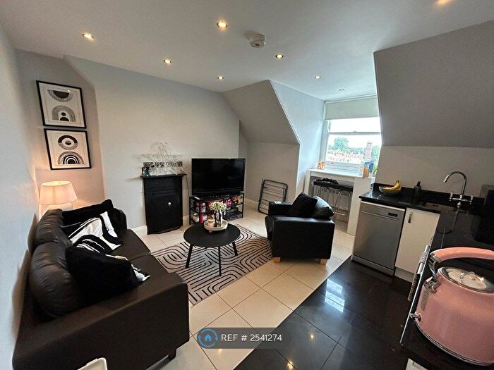 2 Bedroom Flat To Rent In Heath Street, London, NW3