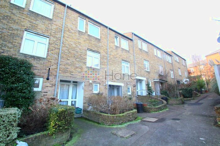 3 Bedroom Terraced House To Rent In Pilgrims Way, Upper Holloway, London, N19