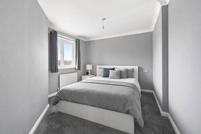 2 Bedroom Flat To Rent In Eastway, London, E9