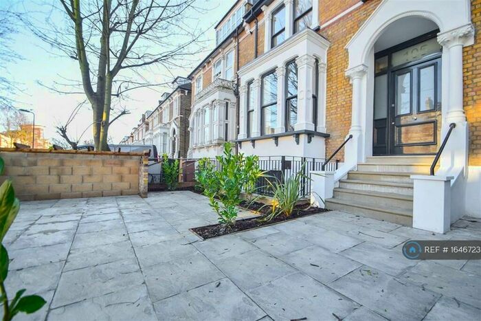 2 Bedroom Flat To Rent In Queens Drive, London, N4